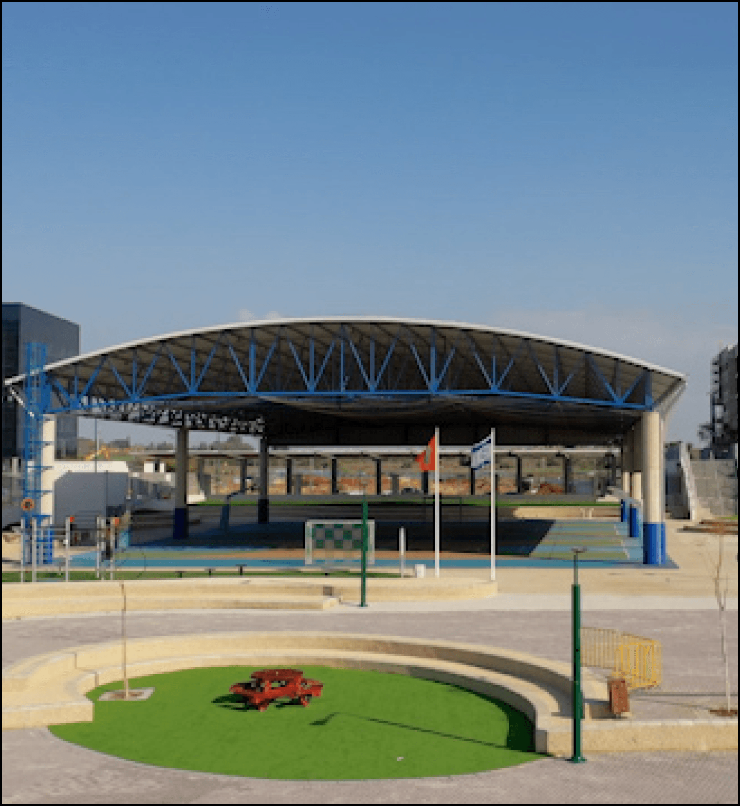 מבנה חינוך Educational Building