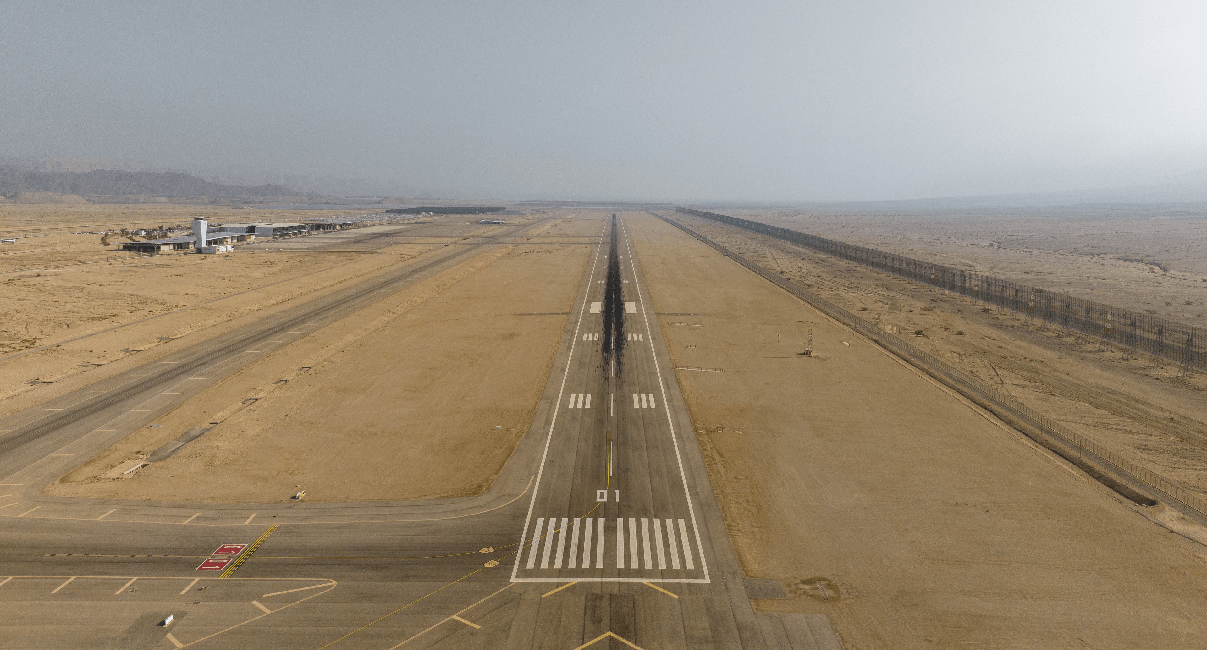 מסלול המראה ונחיתה בנמל התעופה רמון Runway for Takeoff and Landing at Ramon Airport