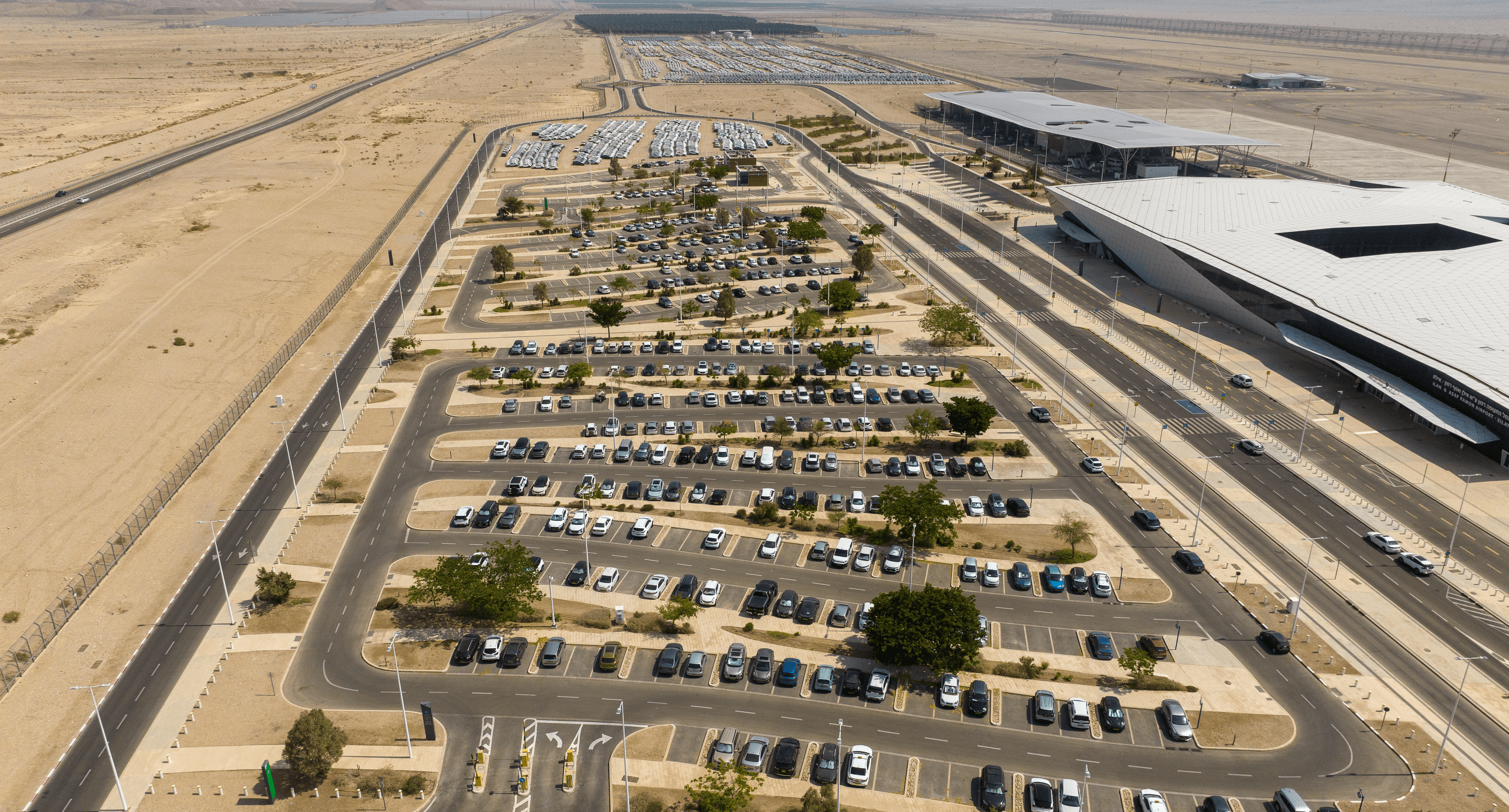 איזור חנייה בנמל התעופה רמון Parking Area at Ramon Airport
