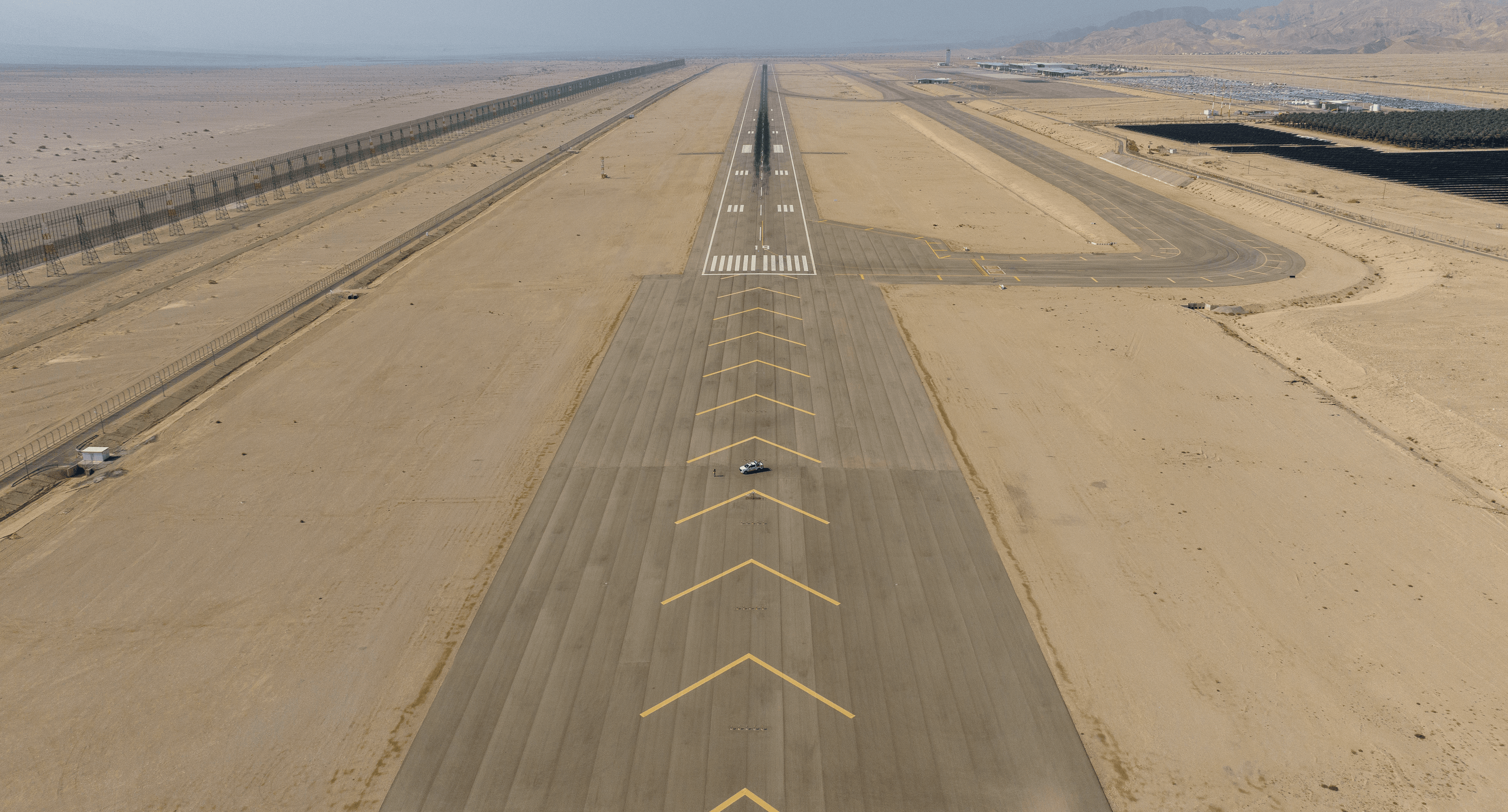 מסלול המראה ונחיתה בנמל התעופה רמון Runway for Takeoff and Landing at Ramon Airport